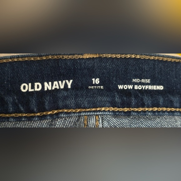 Old Navy Mid Rise Wow Boyfriend - Picture 3 of 3